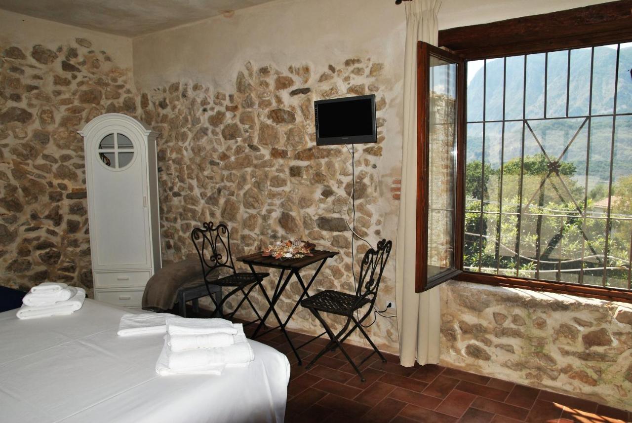 B&B Milleunapietra Romantic Guest House Ausonia Екстер'єр фото